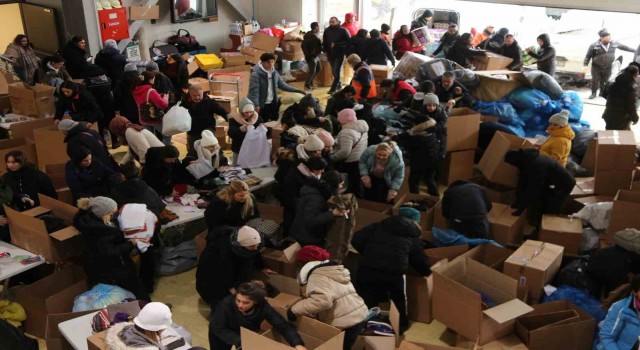 Ataşehirden 26 yardım tırı yola çıktı