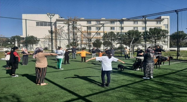 Aydındaki yurtlarda kalan depremzede vatandaşlar güne spor ile başlıyor