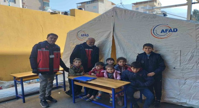 Aydından giden ekipler depremzedelere psikolojik destek sağlıyor