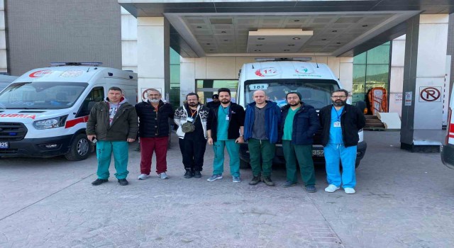 Aydından Hataya gönüllü olarak giden 26 sağlık personeli depremzedelere hizmet veriyor