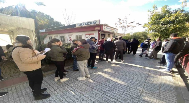 Aydınlılar depremzedeler için kan bağışı sırasına girdi