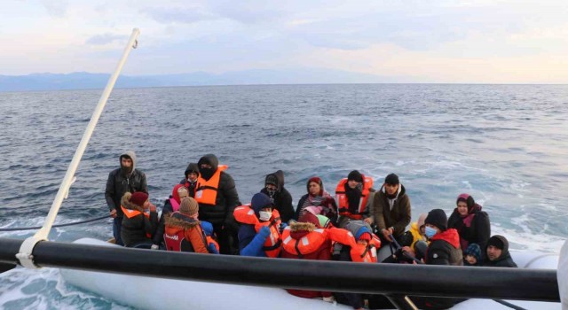 Ayvalık açıklarında 28 düzensiz göçmen kurtarıldı