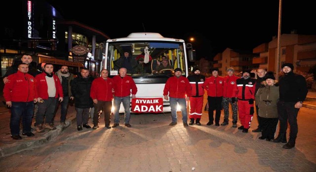 Ayvalık ADAK deprem bölgesine koştu