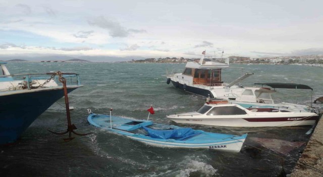 Ayvalık ve Kuzey Egede fırtına etkili oluyor