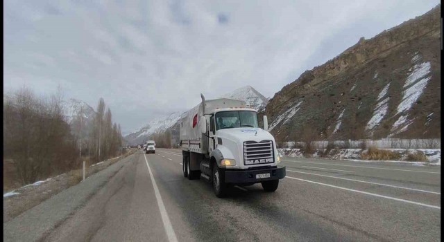 Azerbaycanın 14 araçlık insani yardım konvoyu deprem bölgesine gidiyor