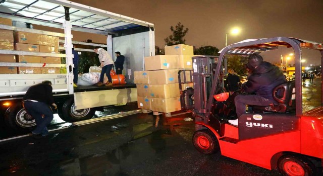 Bağcılarda depremzedeler için yardım noktaları oluşturuldu