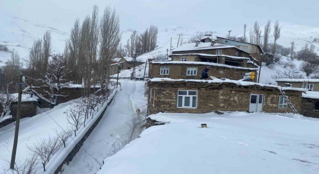 Bahçesarayda kar yağışı