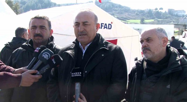 Bakan Çavuşoğlu, mevkidaşı Dendias ile birlikte Hatayda incelemelerde bulundu