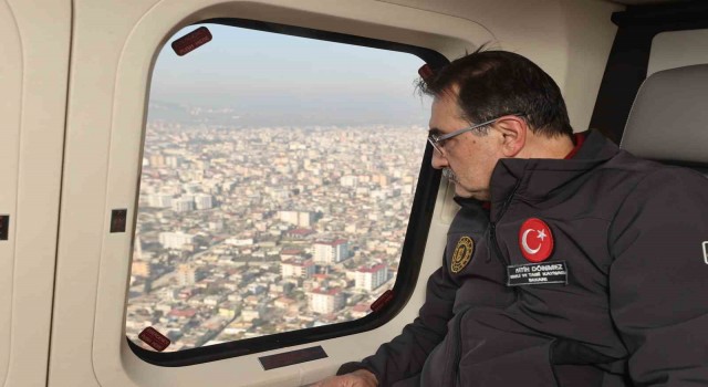 Bakan Dönmez, depremden etkilenen Osmaniye'yi havadan inceledi