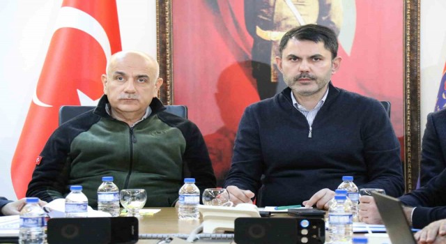 Bakan Kurum ve Kirişci, Osmaniyede depreme ilişkin son durum bilgisi aldı