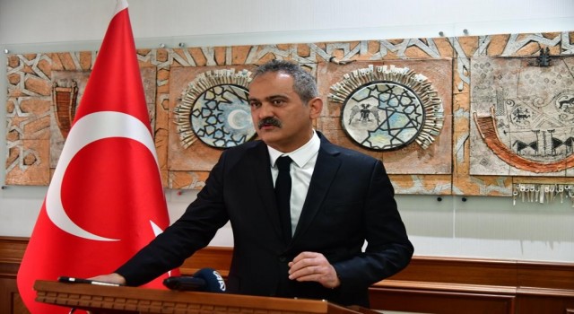 Bakan Özerden Kahramanmaraş merkezli deprem bölgelerinde eğitime ara verilmesiyle ilgili açıklama