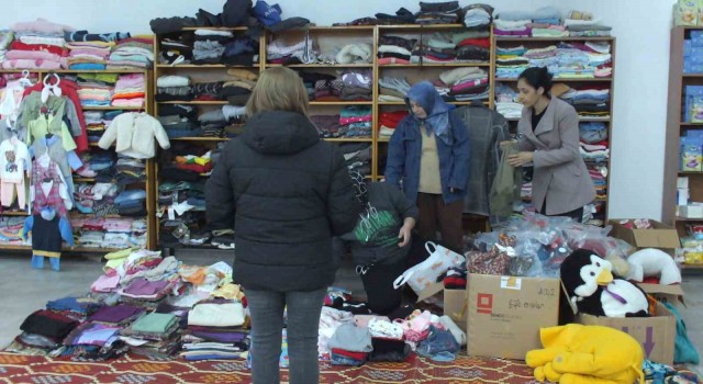 Balıkesirde depremzedeler için sosyal market kuruldu