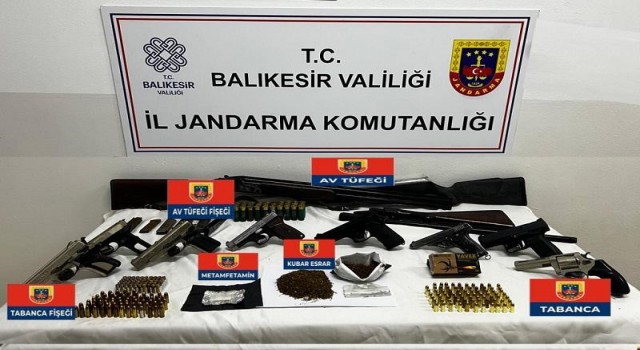 Balıkesirde silah ve uyuşturucu madde satan şahsa operasyon