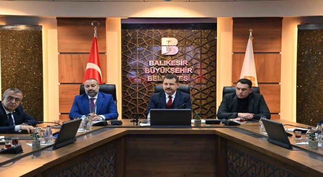 Balıkesirden 39 araç ve 79 personel Osmaniye deprem bölgesine gidiyor