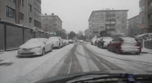 Bandırmada kar yağışı etkili oldu
