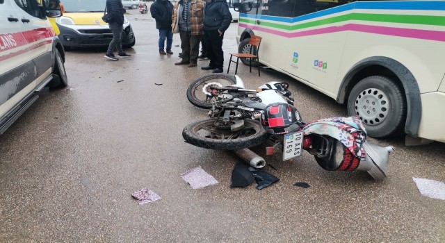 Bandırmada trafik kazasında motosiklet sürücüsü yaralandı