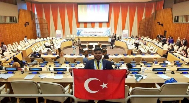 Bangladeşli Emon, Türkiyenin acısını hafifletmek için çalışıyor