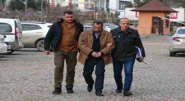 Barışmak için gittiği yeğenini bıçaklayarak öldüren şüpheli adliyeye sevk edildi