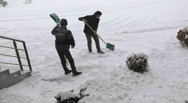 Başkalede 38 yerleşim yerinin yolu ulaşıma kapandı