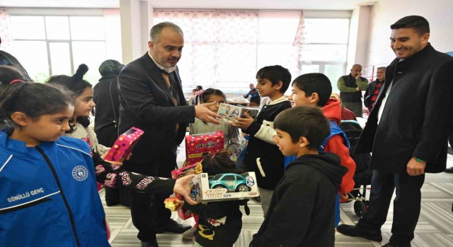 Başkan Aktaş, Bursada depremzedeleri ziyaret etti