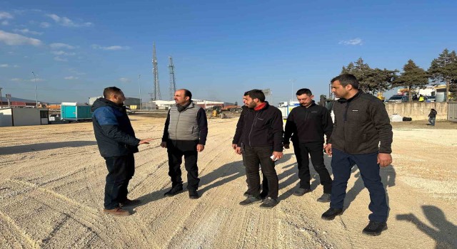 Başkan Altay Hatayda kurulacak konteyner kent alanını inceledi