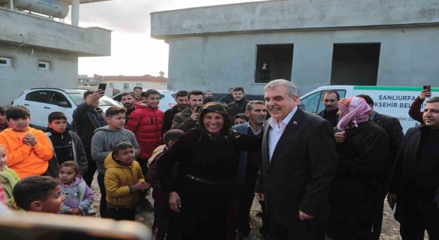 Başkan Beyazgül mevsimlik tarım işçilerini evlerinde ziyaret etti
