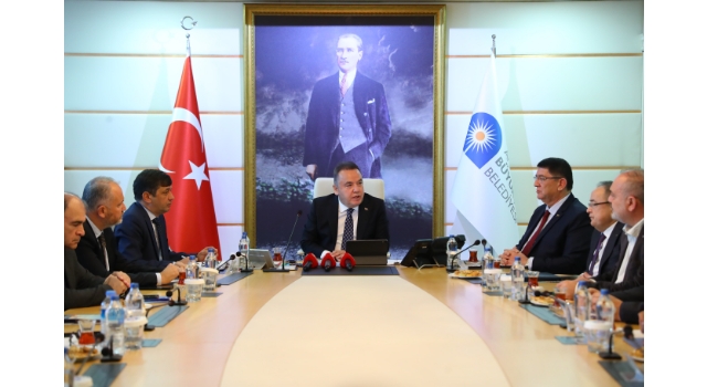 Başkan Böcek: “Antalya'ya gelen depremzede sayısı 101 bini geçti”