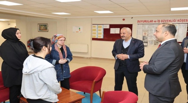 Başkan Büyükgöz, Gebzede misafir edilen depremzedeleri ziyaret etti
