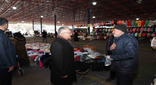 Başkan Büyükkılıç, pazarcı esnafı ve vatandaşlarla buluştu