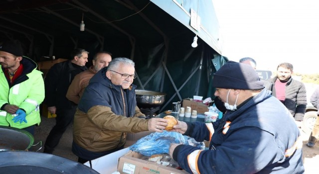 Başkan Büyükkılıça Deprem Bölgesinden Teşekkür