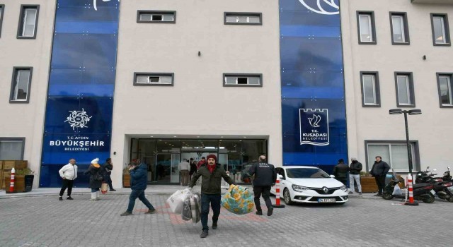 Başkan Günelin çağrısı ile Kuşadası depremzedeler için tek yürek oldu