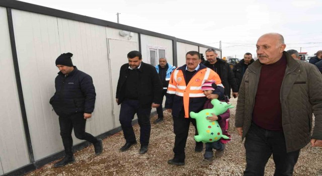 Başkan Gürkan, Doğanşehirde depremzedeleri ziyaret etti