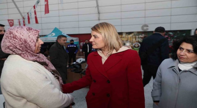 Başkan Hürriyet, İzmite gelen depremzedeleri ziyaret etti