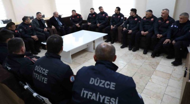 Başkan Özlüden depremde görev alan itfaiye personeline ödül