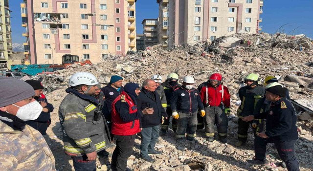 Başkan Zolan, Hatayda depremzedelerin acısını paylaşıyor