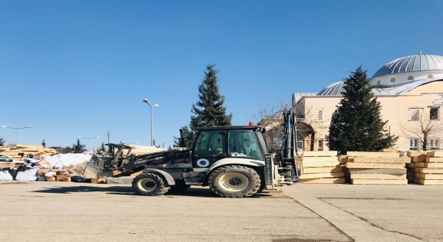 Batman Üniversitesi deprem bölgesindeki arama kurtarma çalışmalarına destek veriyor