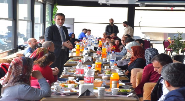 Batmanda depremzedelere moral yemeği verildi
