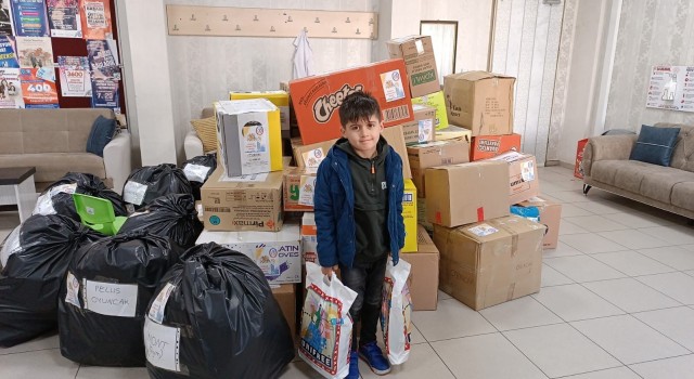 Batmanda öğretmen ve velilerden depremzede çocuklara oyuncak