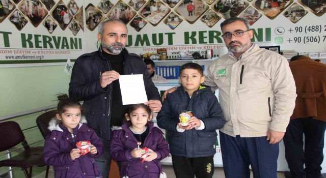 Batmanlı kardeşler bisiklet için biriktirdikleri paralarını depremzedeler için bağışladı
