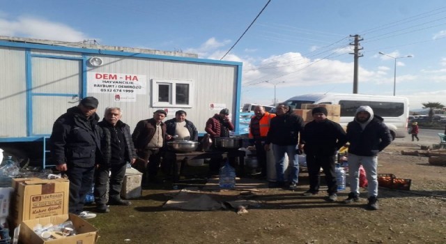 Bayburt Eymür köyünün yardım aracı Nurdağına ulaştı