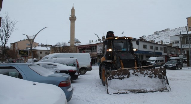 Bayburtta beklenen kar dondurucu soğukla birlikte geri geldi