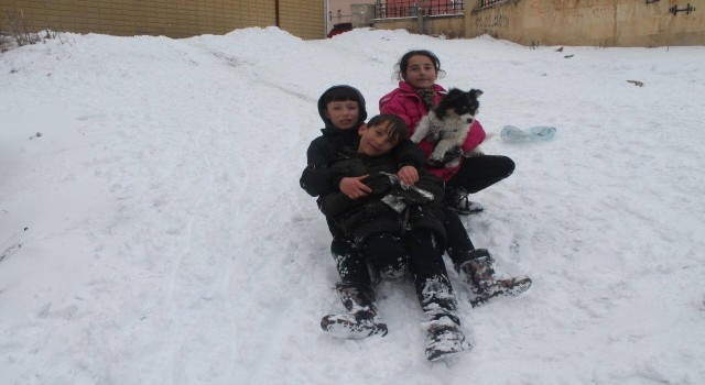 Bayburtta kar nedeniyle yarıyıl tatili bir gün uzatıldı okullar tatil edildi