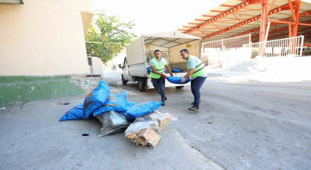 Bayraklı Belediyesinden ailelere kış desteği