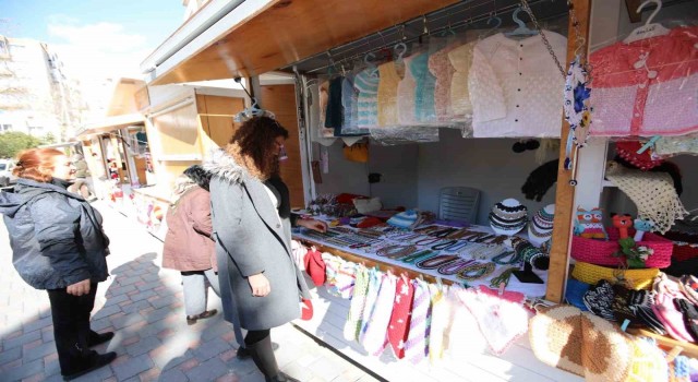 Bayraklıda üretici kadınların stantları yenilendi