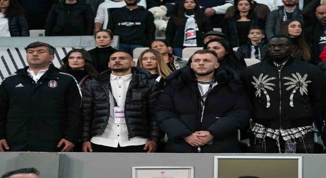 Beşiktaşın yeni transferleri maçı tribünden takip etti