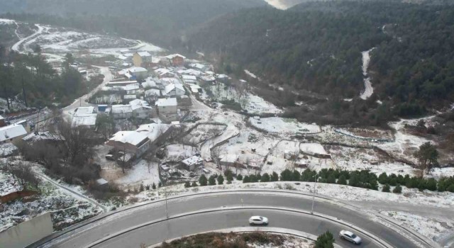 Beyaz örtüyle kaplanan Arnavutköy havadan görüntülendi