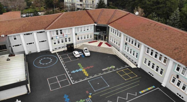 Beylikdüzünde tahliye edilen okul havadan görüntülendi