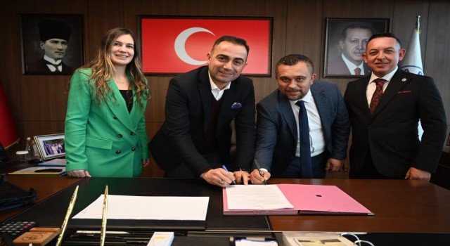 Biga Belediyesinde personelin hem yüzü hem cebi güldü