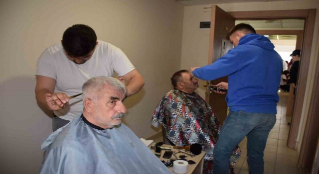 Bigada depremzedelere kişisel bakım hizmeti veriliyor