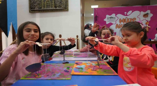 Bilecikte çocuklar yarıyıl tatilinde kukla yaparak eğlendi